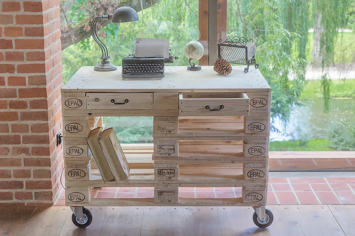 Zdjęcie Jak zrobić regał z palet - proste kroki, które zaoszczędzą czas i pieniądze