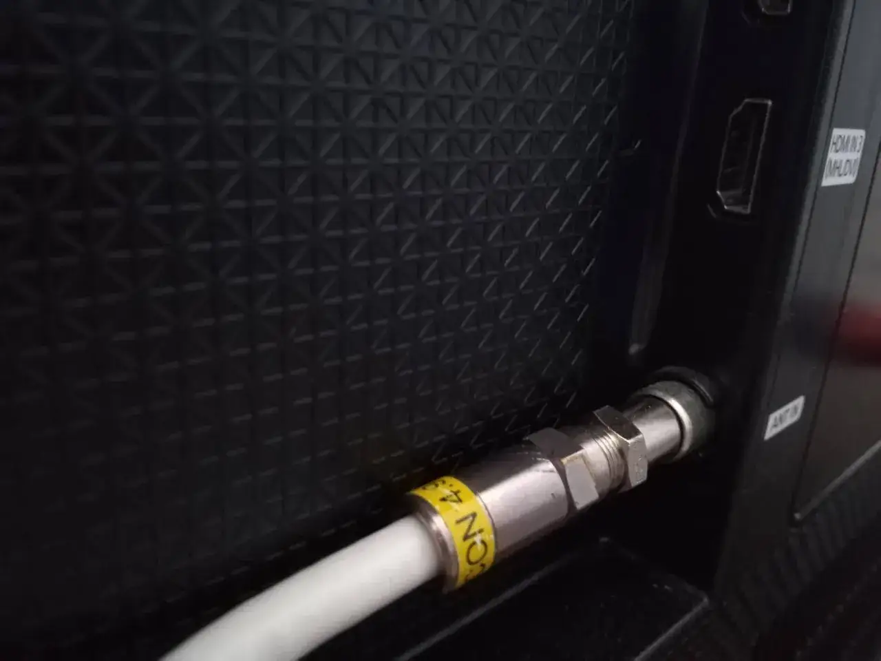 Zdjęcie Jak włączyć zasilanie anteny w telewizorze Samsung i poprawić sygnał