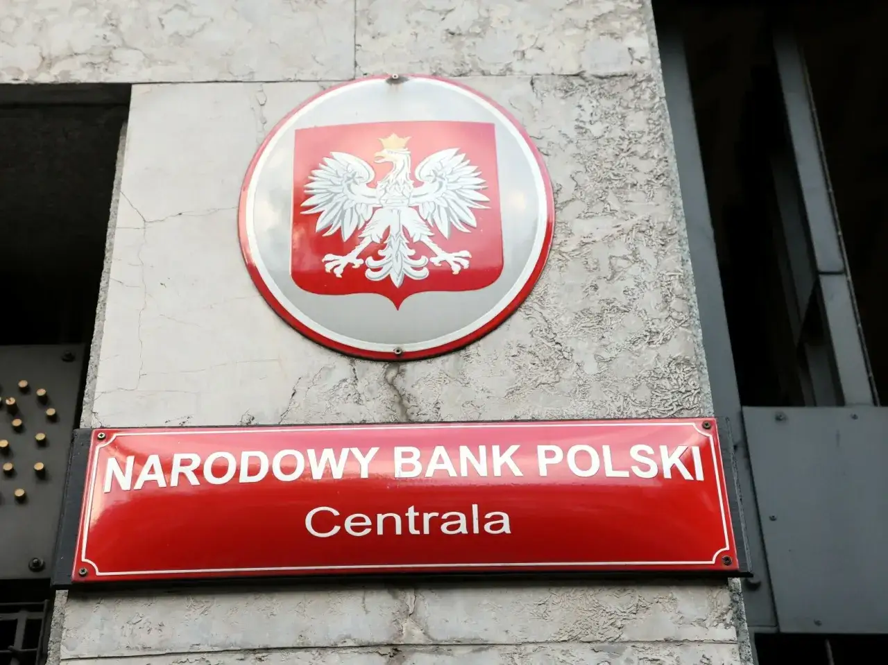 Zdjęcie Gdzie znajduje się siedziba NBP? Szybka pomoc w odnalezieniu adresu centrali banku