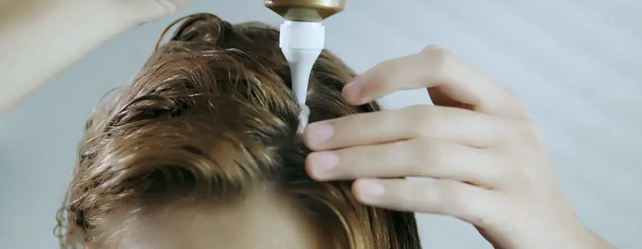 Zdjęcie Jak zrobić peeling do skóry głowy, by uniknąć problemów z włosami