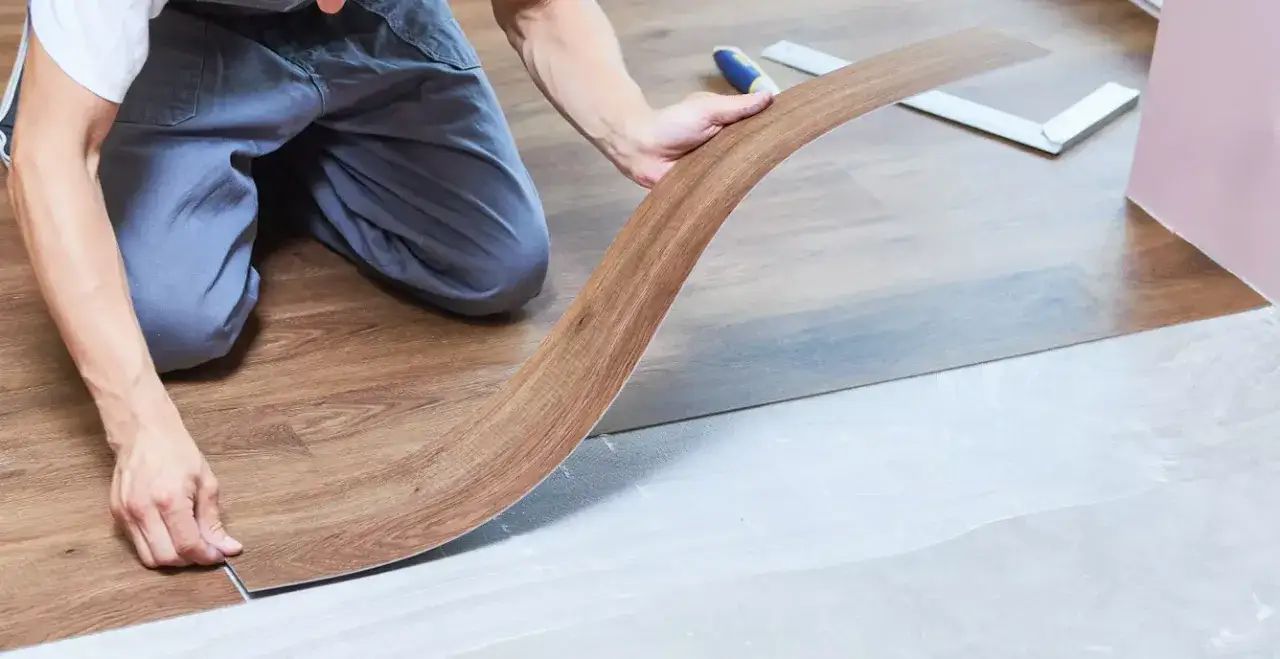 Zdjęcie Co tańsze: wykładzina czy panele? Porównanie kosztów i zalety obu opcji