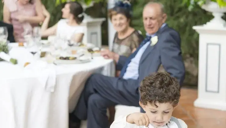 Zdjęcie Jak zaprosić kogoś na wesele, aby uniknąć niezręczności i zaskoczyć emocjami