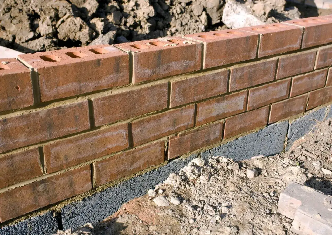 Zdjęcie Rewolucyjne alternatywy dla podmurówki. Tanie i trwałe rozwiązania dla twojego ogrodzenia