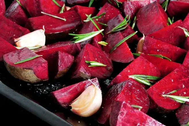 Zdjęcie Jak zrobić buraczki z piekarnika, które zachwycą smakiem i prostotą