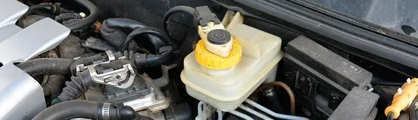 Zdjęcie A qué nivel debe estar el líquido de frenos para garantizar tu seguridad
