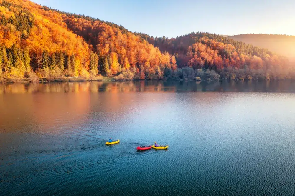 Zdjęcie Najlepsze spływy kajakowe w Polsce: odkryj niezapomniane trasy