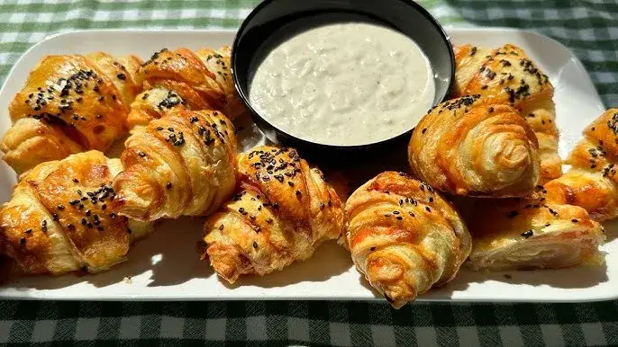 Zdjęcie Szybkie i łatwe rogaliki z ciasta francuskiego przepisy, które zachwycą