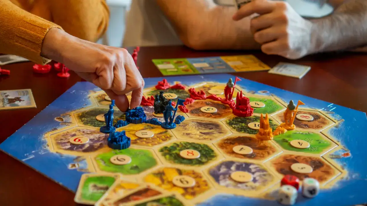 Zdjęcie Najlepsze gry planszowe do 20 zł, które zachwycą całą rodzinę