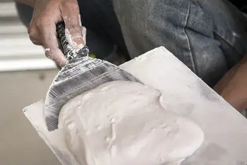 Zdjęcie Jak powstaje zaprawa gipsowa? Poznaj tajniki produkcji i zastosowań