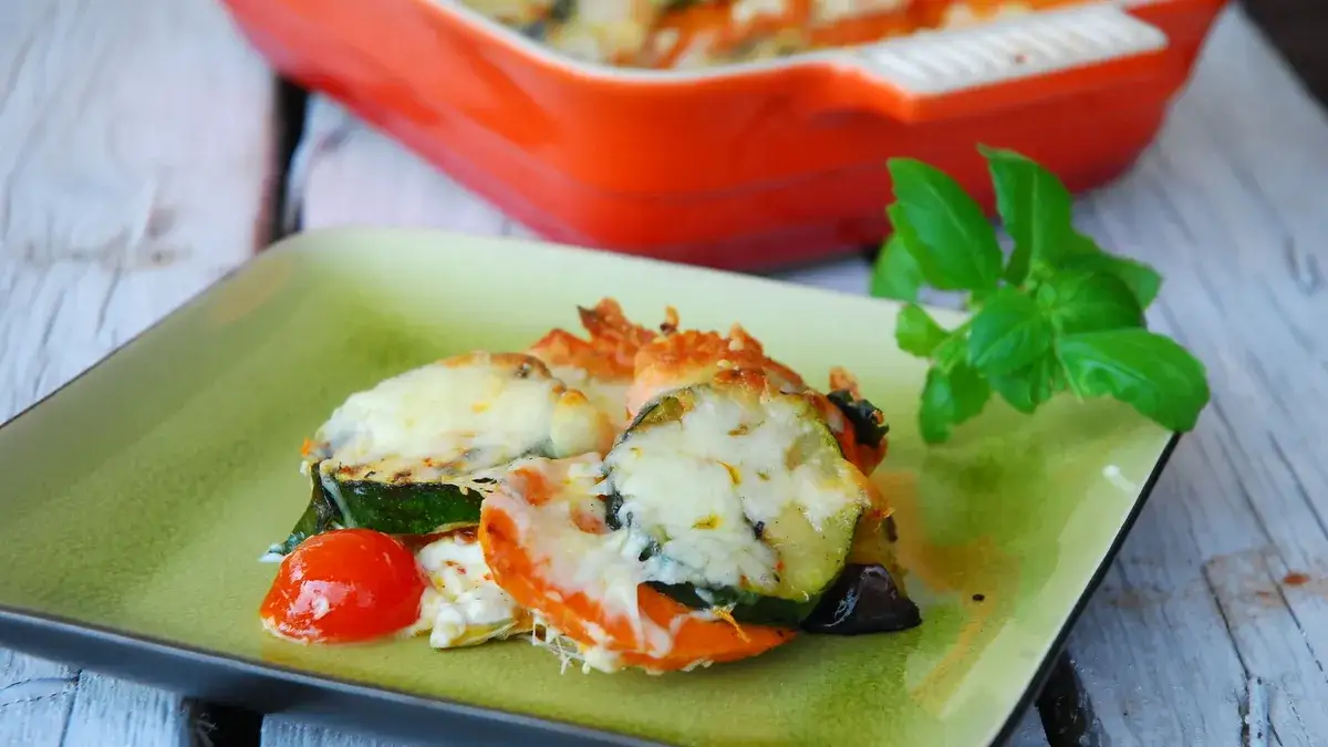 Zdjęcie Proste przepisy na zapiekankę z batatów i cukinii, które zachwycą