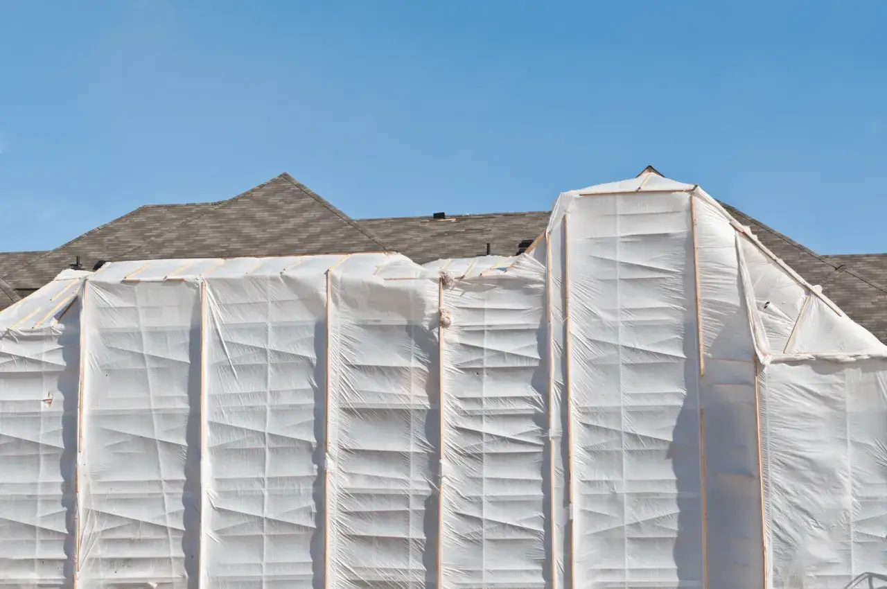 Zdjęcie Czy gruntować elewacje przed zimą? Kluczowe informacje i porady