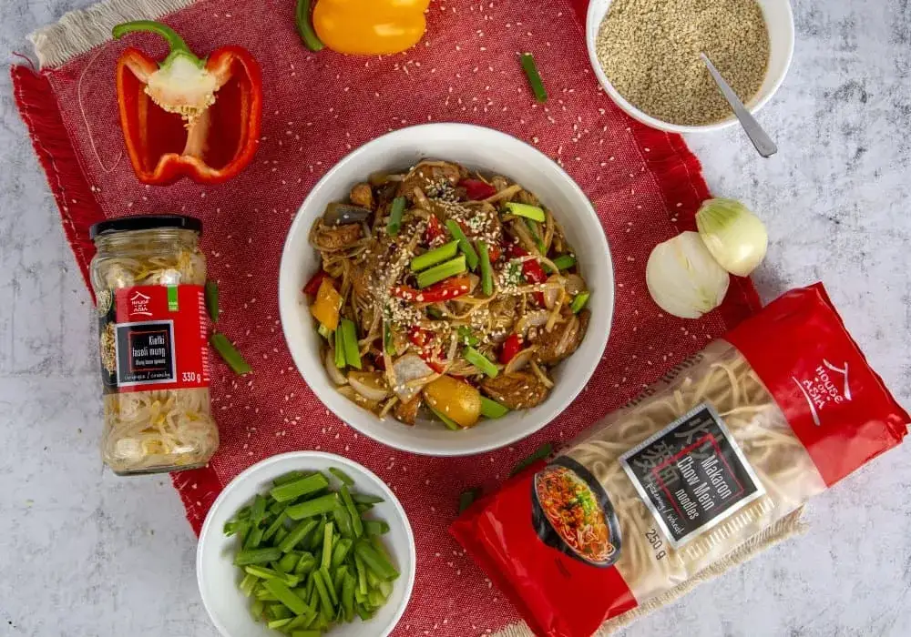 Zdjęcie Ile gotować makaron chow mein, aby zawsze był idealnie miękki?