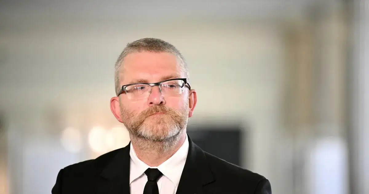 Zdjęcie Kim jest Grzegorz Braun? Odkryj jego niezwykłe pochodzenie i korzenie