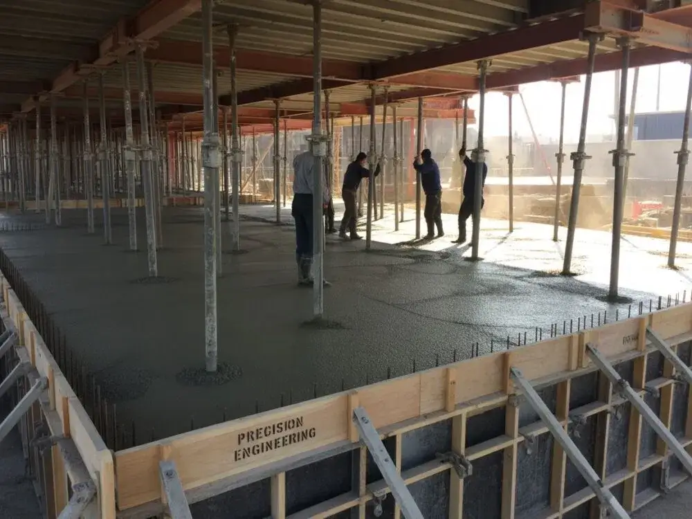 Zdjęcie Ile stempli na m2 stropu? Kluczowe czynniki wpływające na obliczenia