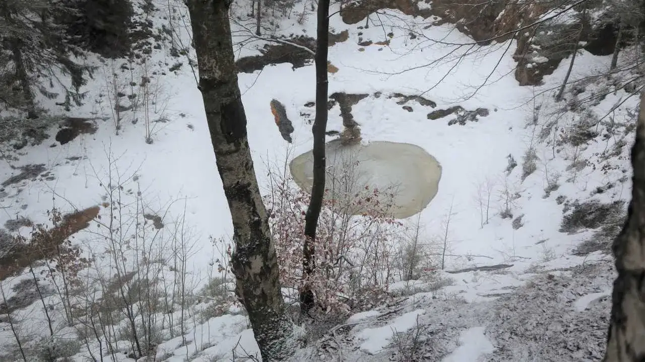 Zdjęcie Zimowa magia Kolorowych Jeziorek. Jak wygląda to miejsce w śniegu?