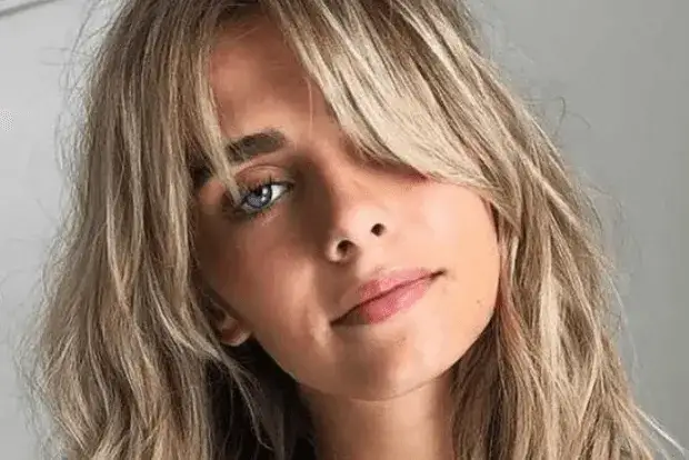 Zdjęcie Jak samodzielnie zrobić grzywkę choppy bangs – krok po kroku do idealnego cięcia