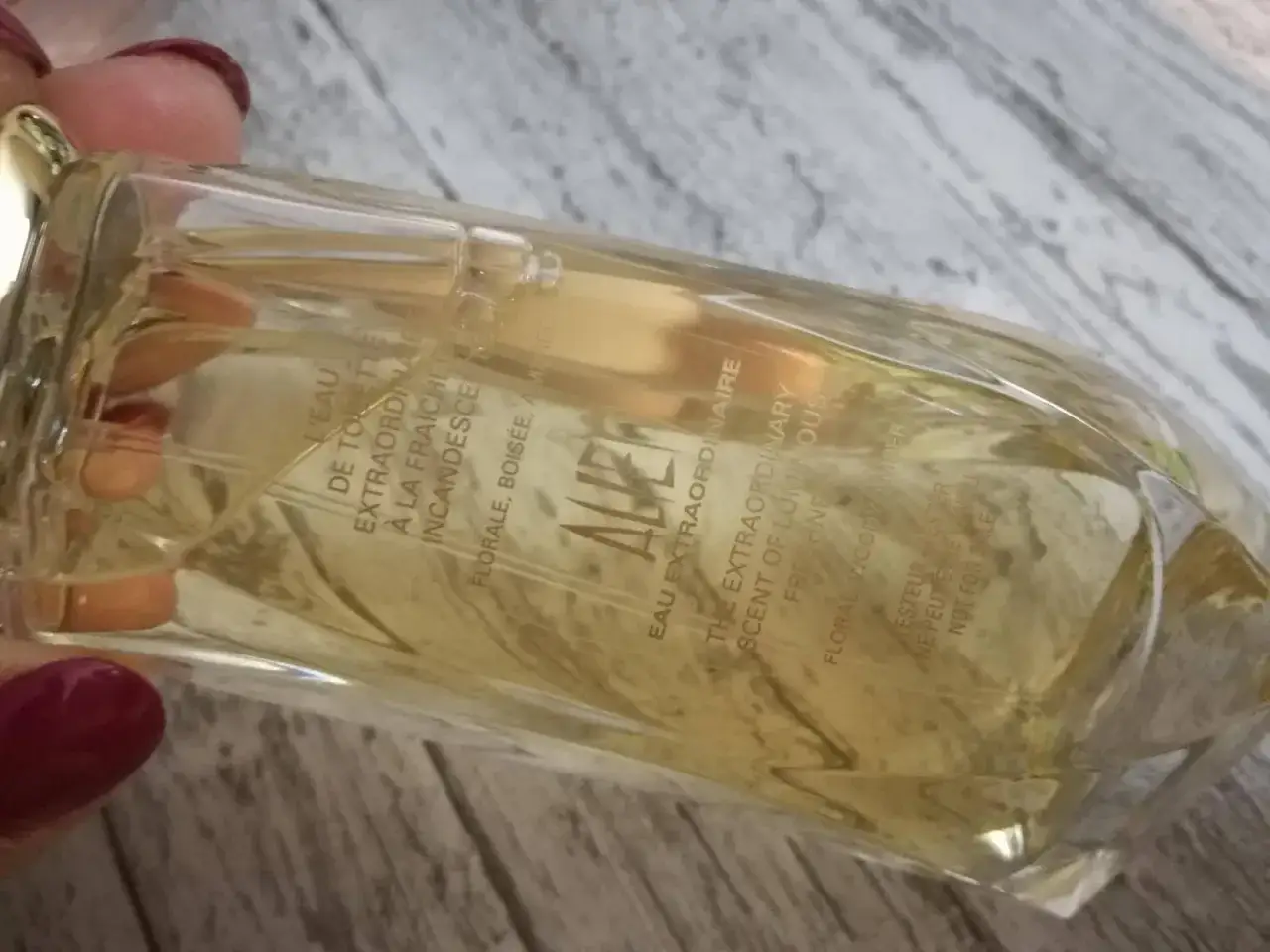 Zdjęcie Czy testery są mocniejsze od perfum? Odkryj prawdę o zapachach