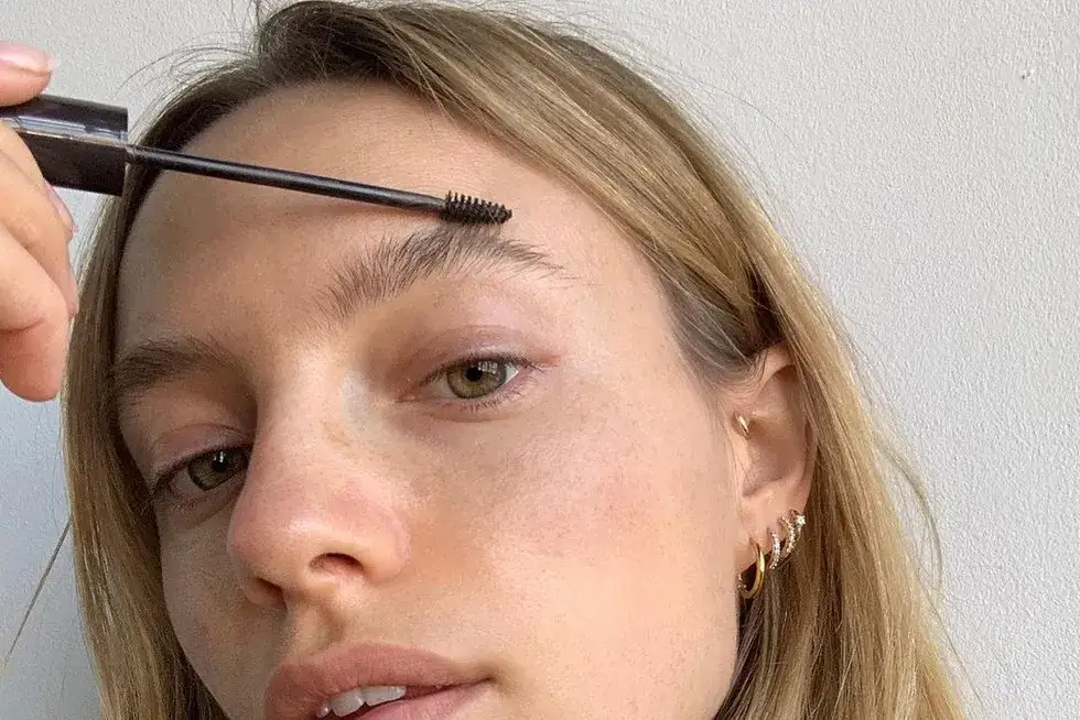 Zdjęcie Jak malować brwi żeby wyglądały naturalnie - najlepsze techniki i porady