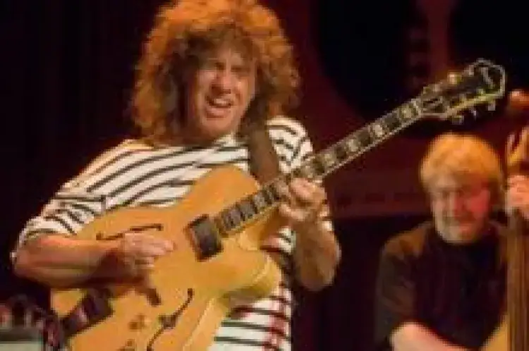 Zdjęcie Najlepsi gitarzyści jazzowi: ich wpływ na muzykę i styl gry