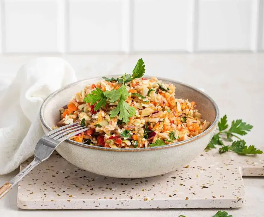 Zdjęcie Jaka surówka do sajgonek? Odkryj idealne połączenia smaków