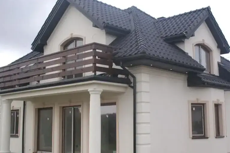 Zdjęcie Sztukateria okienna: funkcje, rodzaje i trendy w dekoracji budynków