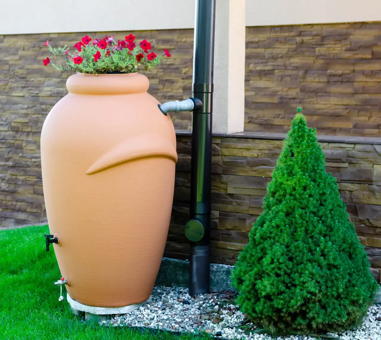 Zdjęcie Gdzie odprowadzić wodę z rynny: 5 skutecznych metod i porad