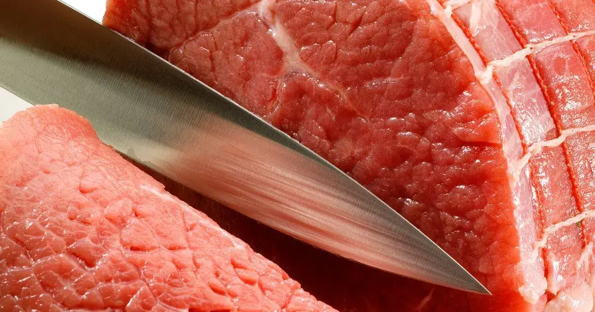 Zdjęcie Jak kroić wołowinę na gulasz, by uniknąć twardego mięsa?