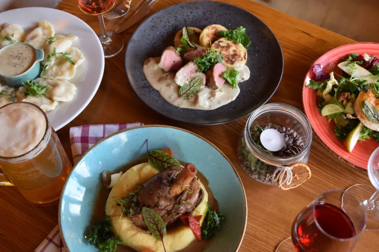 Zdjęcie Gdzie zjeść w Bukowinie Tatrzańskiej? Odkryj najlepsze smaki!