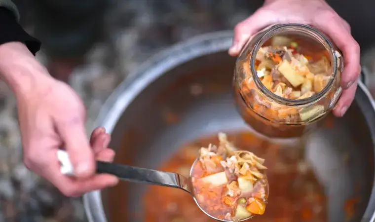 Zdjęcie Zupa na śmietanie - ile może stać w lodówce, aby nie zaszkodzić zdrowiu?