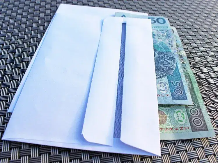 Zdjęcie Ile pieniędzy na 18. urodziny? Kwoty 2026 i zasady wręczania