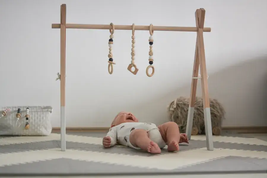 Zdjęcie Jaka mata edukacyjna dla niemowlaka? Wybierz mądrze!