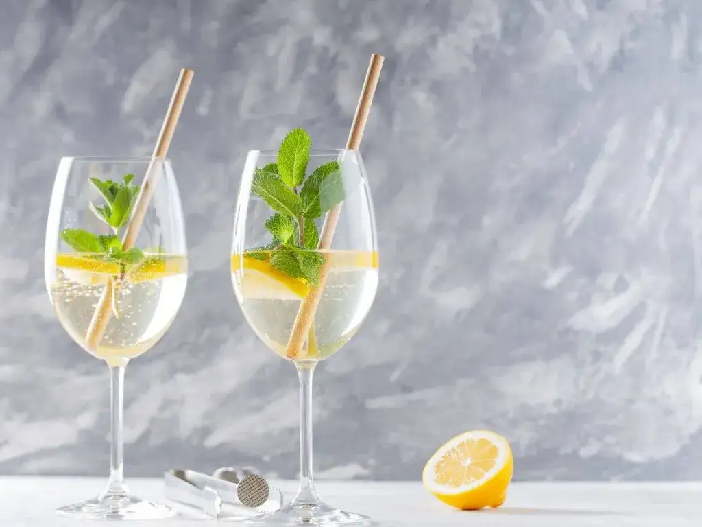 Zdjęcie Hugo napój: orzeźwiający przepis na idealny letni drink