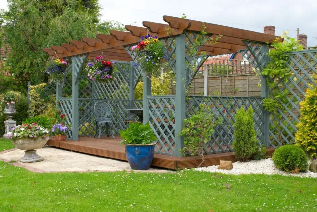 Zdjęcie Pergola z drutu DIY: Jak zbudować krok po kroku?