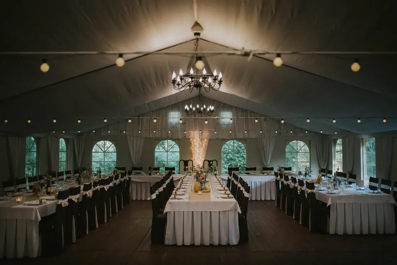 Zdjęcie Dworek Grzebienisko: Idealne miejsce na niezapomniane uroczystości