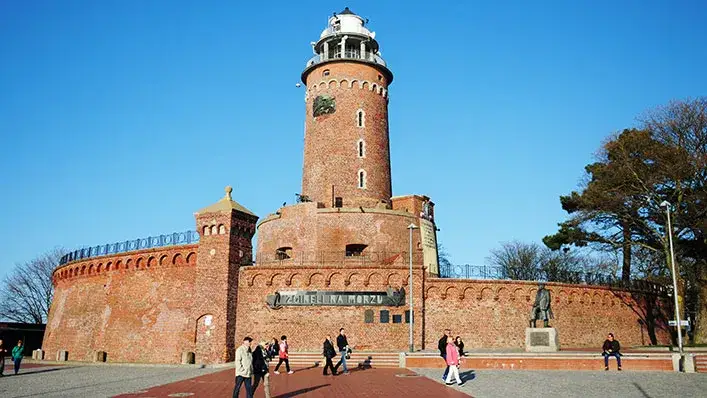 Zdjęcie Ile schodów ma latarnia morska w Kołobrzegu? Przygotuj się na wspinaczkę!