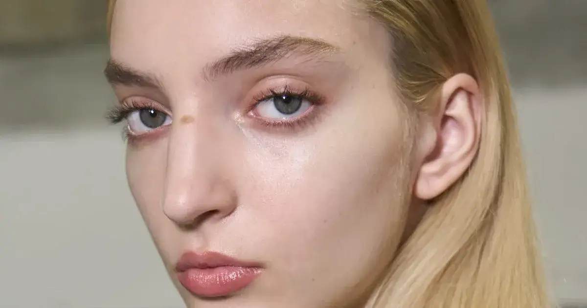 Zdjęcie Jak ukryć pryszcza skutecznie i bez efektu maski na twarzy