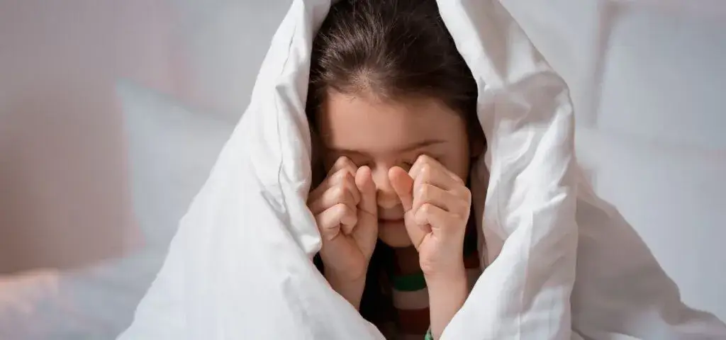 Zdjęcie Zachowujesz się jak dziecko? Poznaj przyczyny i skutki emocjonalne