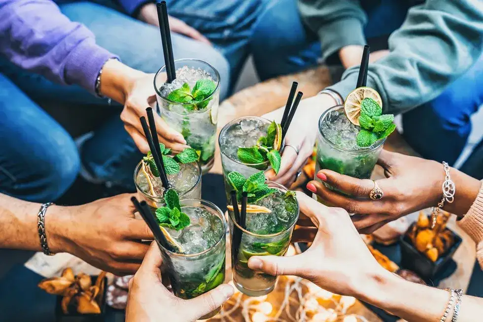 Zdjęcie Alkohol na keto: Jak pić i unikać błęd&oacute;w? Praktyczny przewodnik