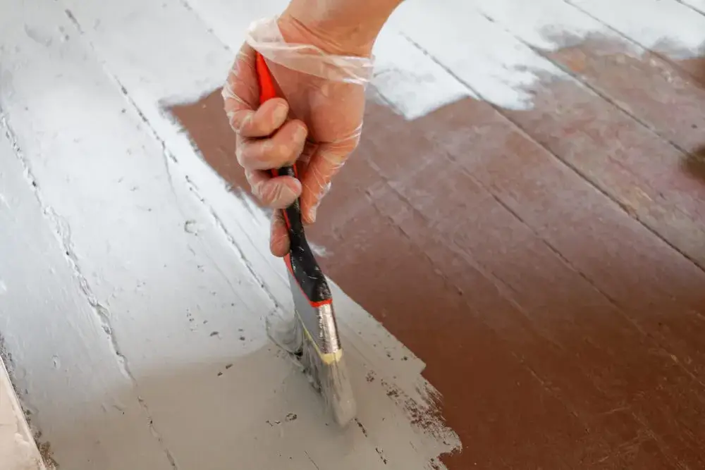 Zdjęcie Jak zabezpieczyć podłogę przed farbą? Praktyczny poradnik krok po kroku