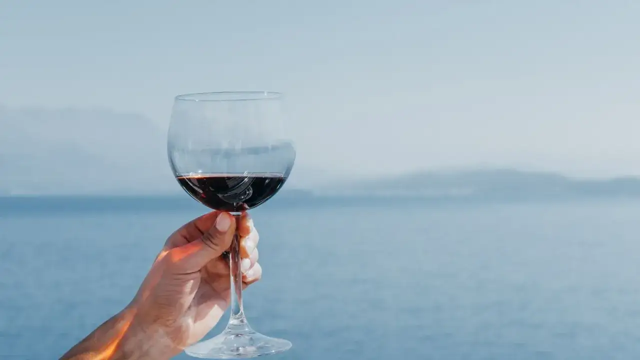 Zdjęcie Czy wino bezalkoholowe jest zdrowe? Odkryj jego ukryte korzyści zdrowotne