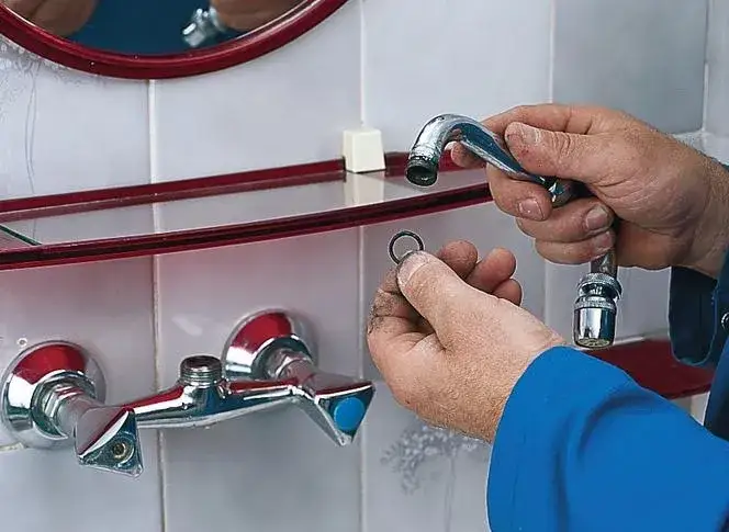 Zdjęcie Jak założyć uszczelki do wylewki i uniknąć przeciek&oacute;w w kuchni