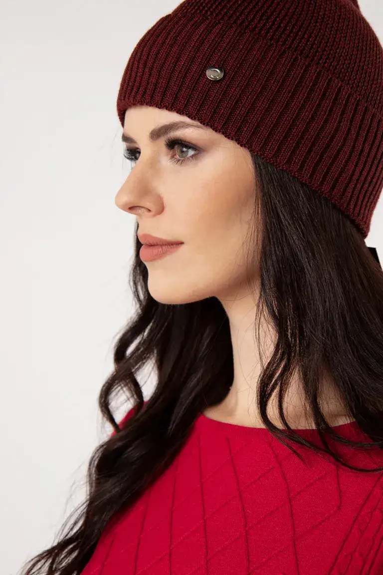 Zdjęcie Co to czapka beanie? Poznaj cechy i zalety tego nakrycia głowy