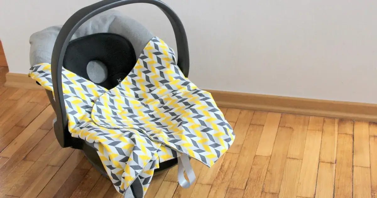 Zdjęcie Jak uszyć kocyk do fotelika - proste kroki, które musisz znać