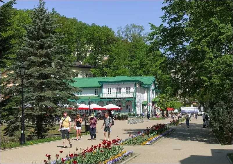 Zdjęcie Kto jedzie do sanatorium Iwonicz-Zdrój? Znajdź towarzyszy podróży