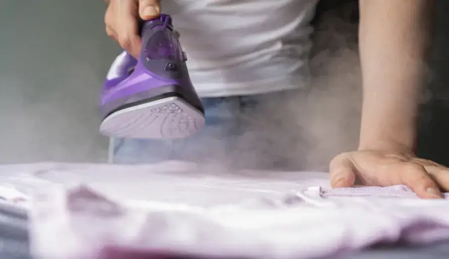 Zdjęcie Jak usunąć plamę z żelazka - skuteczne sposoby na czyste żelazko