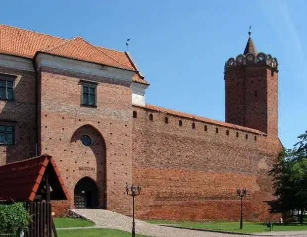 Zdjęcie Zamek królewski w Łęczycy: historia, tajemnice i atrakcje turystyczne