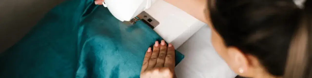 Zdjęcie Jak uszyć roletę rzymską z firanki - proste kroki, które musisz znać