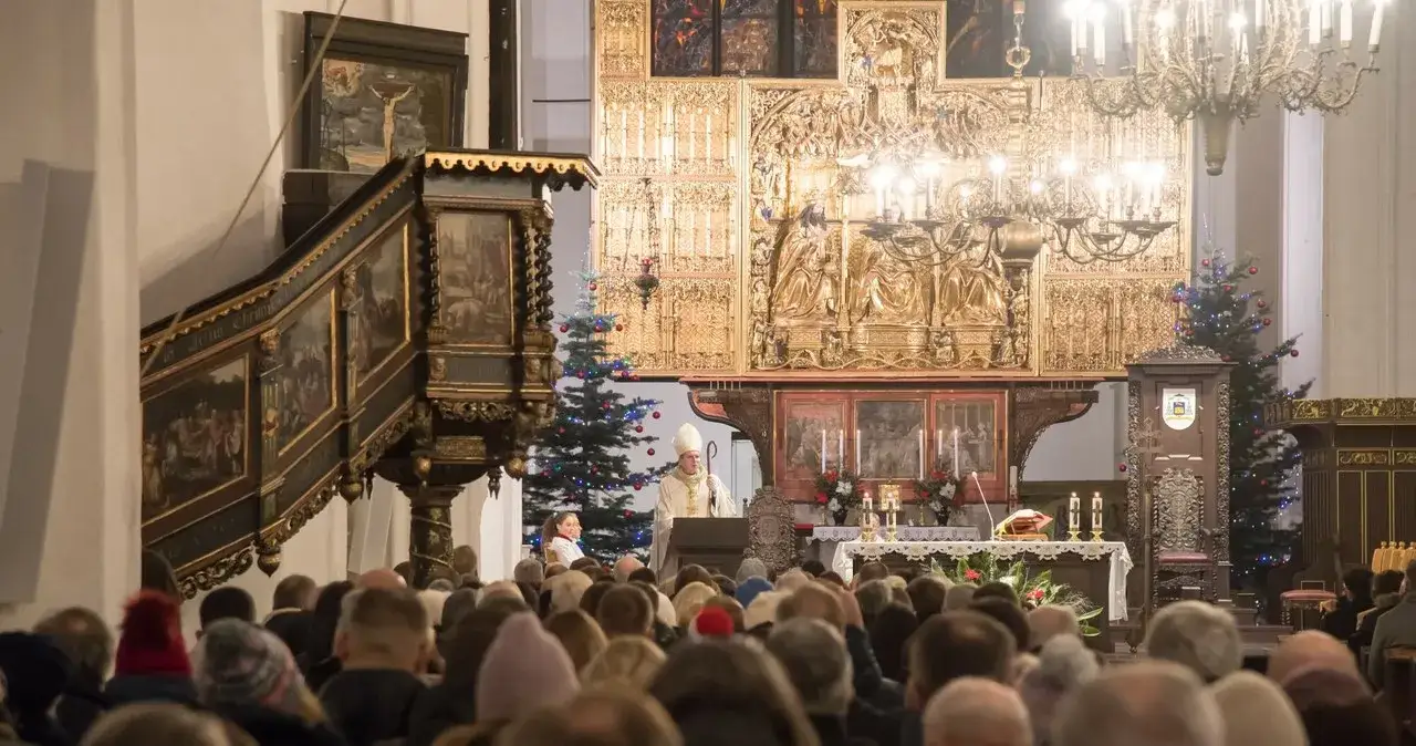 Zdjęcie Czy w Nowy Rok trzeba iść do kościoła? Obowiązek, znaczenie i konsekwencje