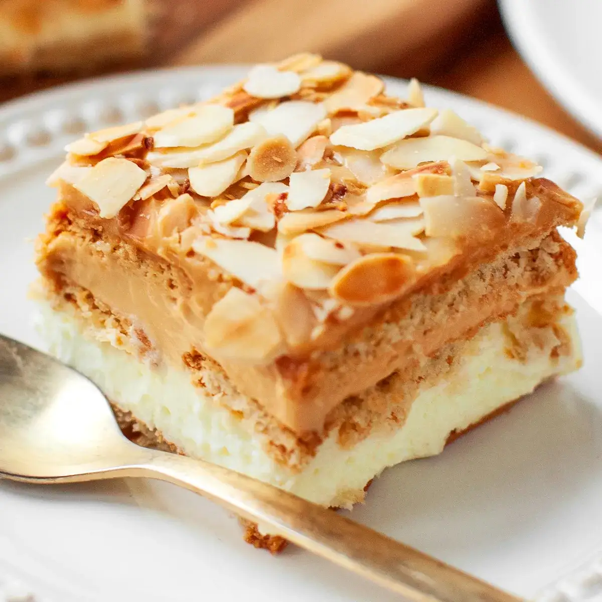 Zdjęcie Szybkie ciasto z kajmakiem przepis – łatwe i pyszne bez pieczenia