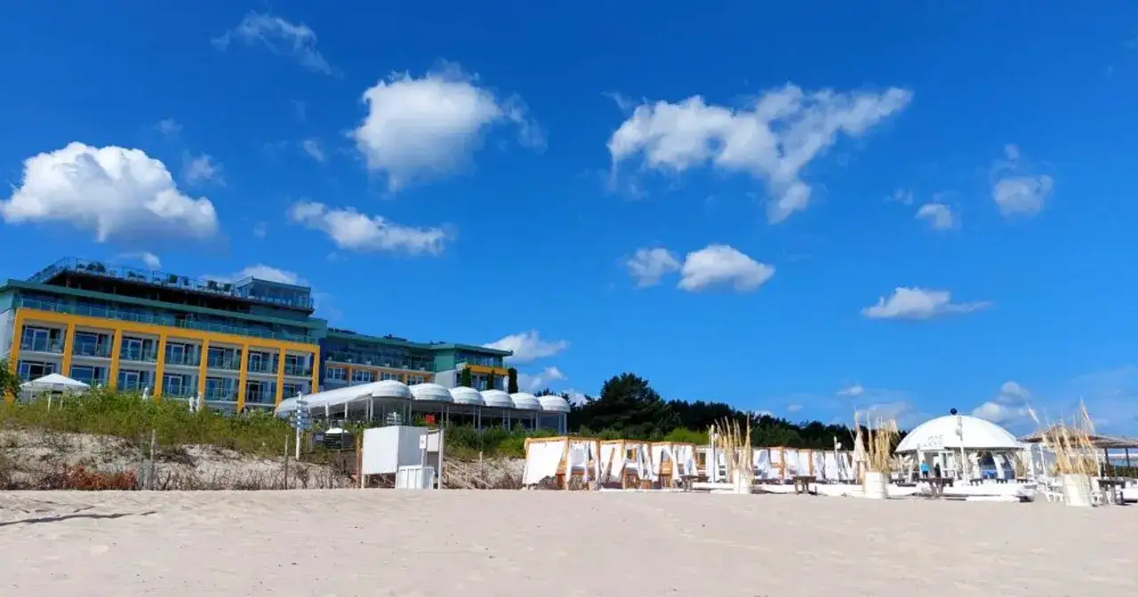 Zdjęcie Hotel Bryza - ile ma lat i jak wpłynął na turystykę w Juracie?